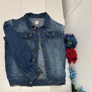 Jean jacket. Size small.